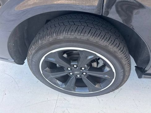 Used 2023 Ford Expedition Limited AWD/4WD image 11