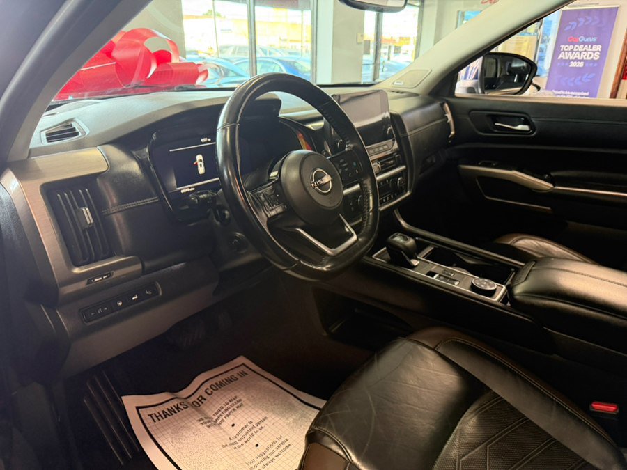 Used 2022 Nissan Pathfinder Platinum AWD/4WD image 25