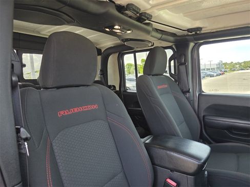 Used 2021 Jeep Gladiator Rubicon image 11