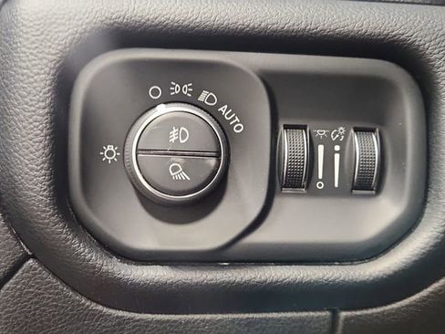 Used 2019 RAM 1500 Big Horn AWD/4WD image 16