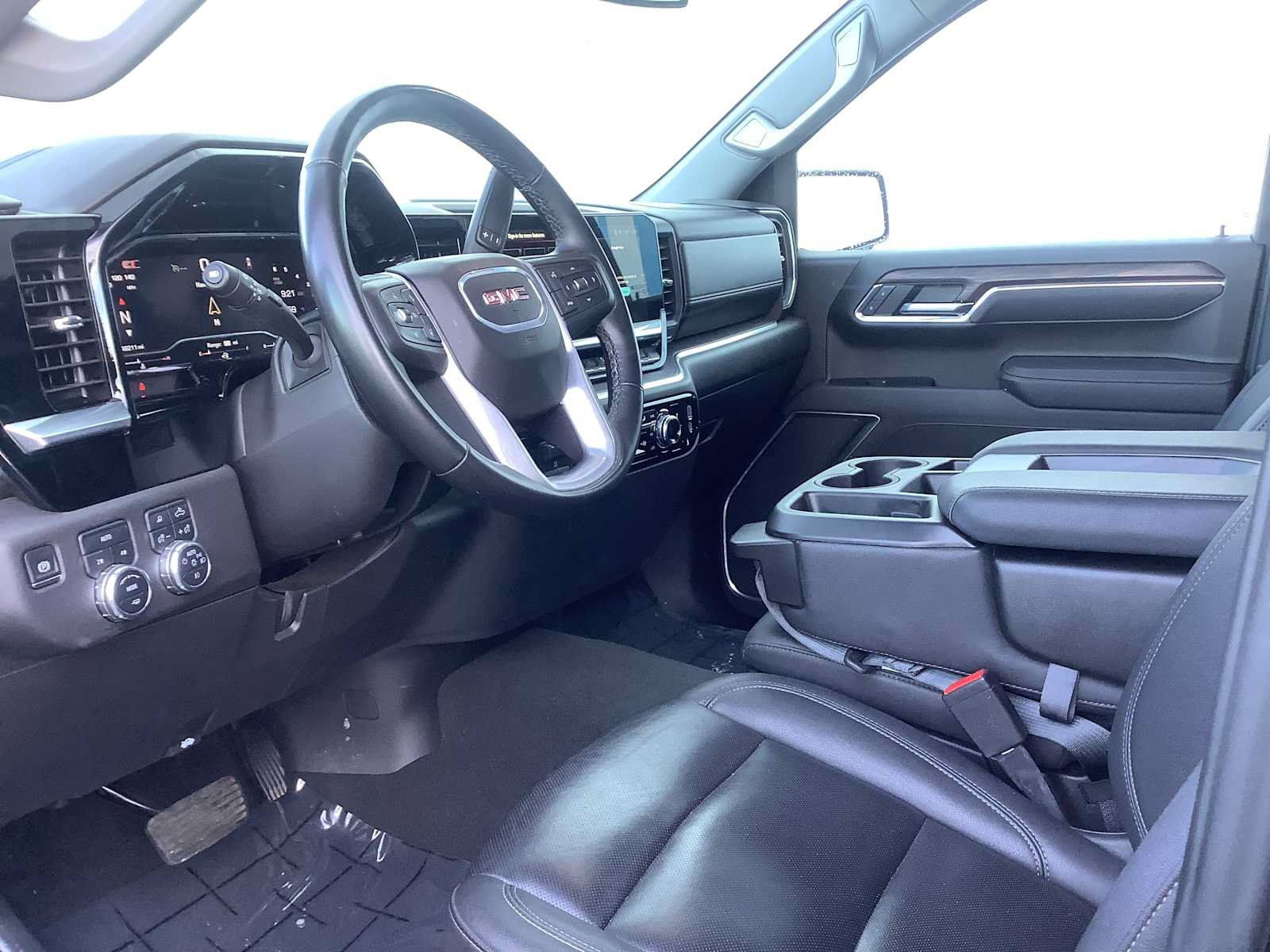 Used 2025 GMC Sierra 1500 SLT AWD/4WD image 3