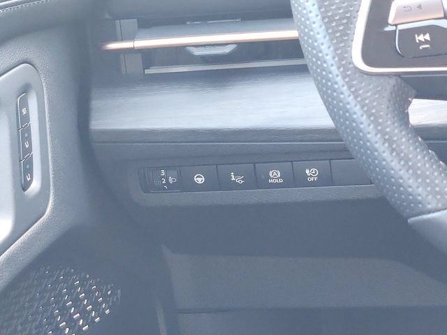 Used 2024 Nissan Ariya AWD image 12