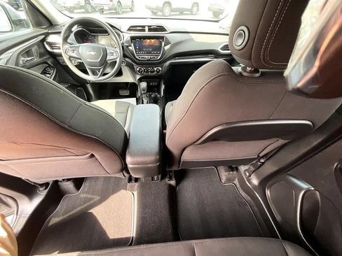 Used 2023 Chevrolet TrailBlazer LT w/ Convenience Package AWD/4WD image 3