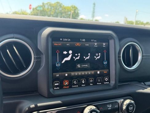 Used 2020 Jeep Gladiator Overland AWD/4WD image 22