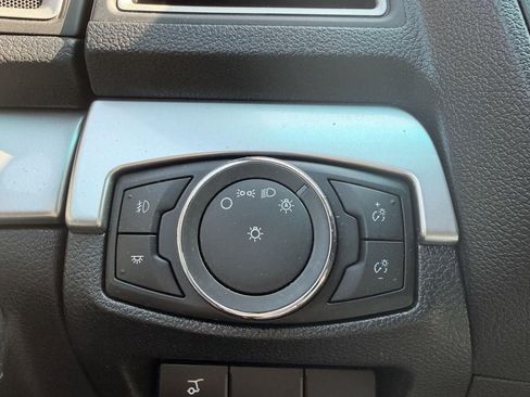 Used 2016 Ford Explorer XLT w/ Equipment Group 202A AWD/4WD image 12