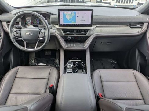 Used 2025 Ford Explorer Platinum w/ LUX Leather Package AWD/4WD image 16