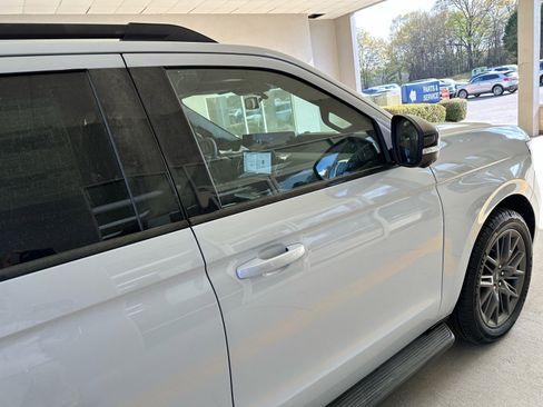 New 2026 Ford Expedition Max Platinum image 9