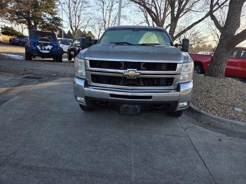 Used 2008 Chevrolet Silverado 2500 LT w/ 1LT Convenience Package image 2