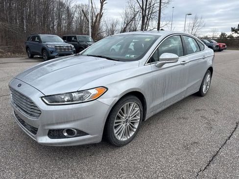 Used 2016 Ford Fusion SE w/ Equipment Group 202A image 3