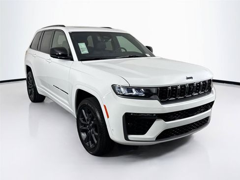 Used 2026 Jeep Grand Cherokee Limited AWD/4WD image 10