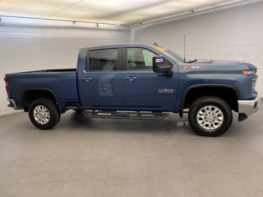 Used 2025 Chevrolet Silverado 2500 LT w/ Texas Edition AWD/4WD image 8