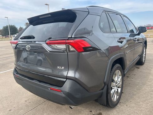 Used 2021 Toyota RAV4 XLE Premium image 3