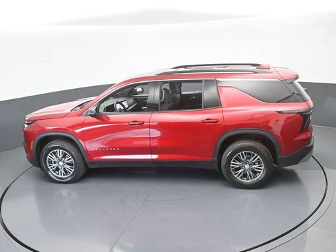 Used 2024 Chevrolet Traverse LT image 51