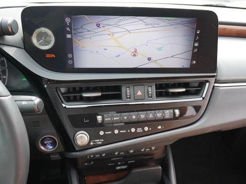 Used 2022 Lexus ES 300h Ultra Luxury w/ Accessory Package 2 FWD image 16