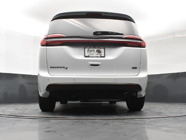 New 2026 Chrysler Pacifica Select w/ S Appearance Package AWD/4WD image 23