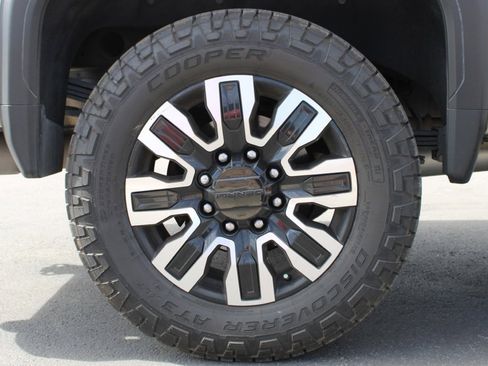 Used 2024 GMC Sierra 2500 Denali Ultimate image 10