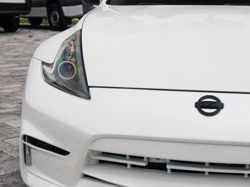 Used 2016 Nissan 370Z Coupe RWD image 10
