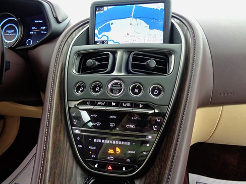 Used 2018 Aston Martin DB11 V12 image 32