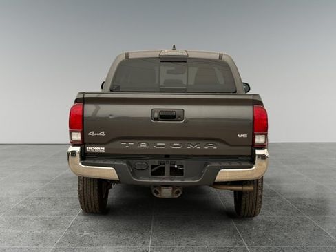 Used 2019 Toyota Tacoma SR5 AWD/4WD image 4