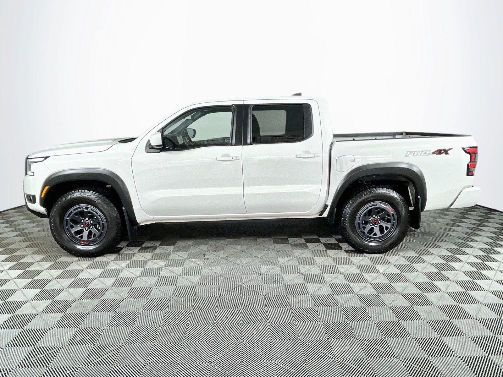 Used 2025 Nissan Frontier PRO-4X AWD/4WD image 4