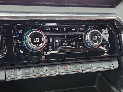 Used 2024 GMC Sierra 3500 Denali Ultimate image 19