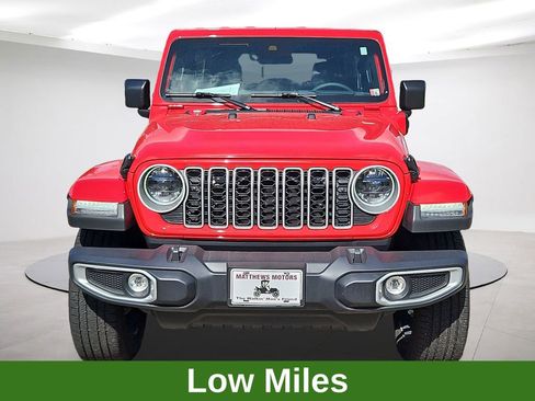 Used 2025 Jeep Wrangler Unlimited Sahara AWD/4WD image 2
