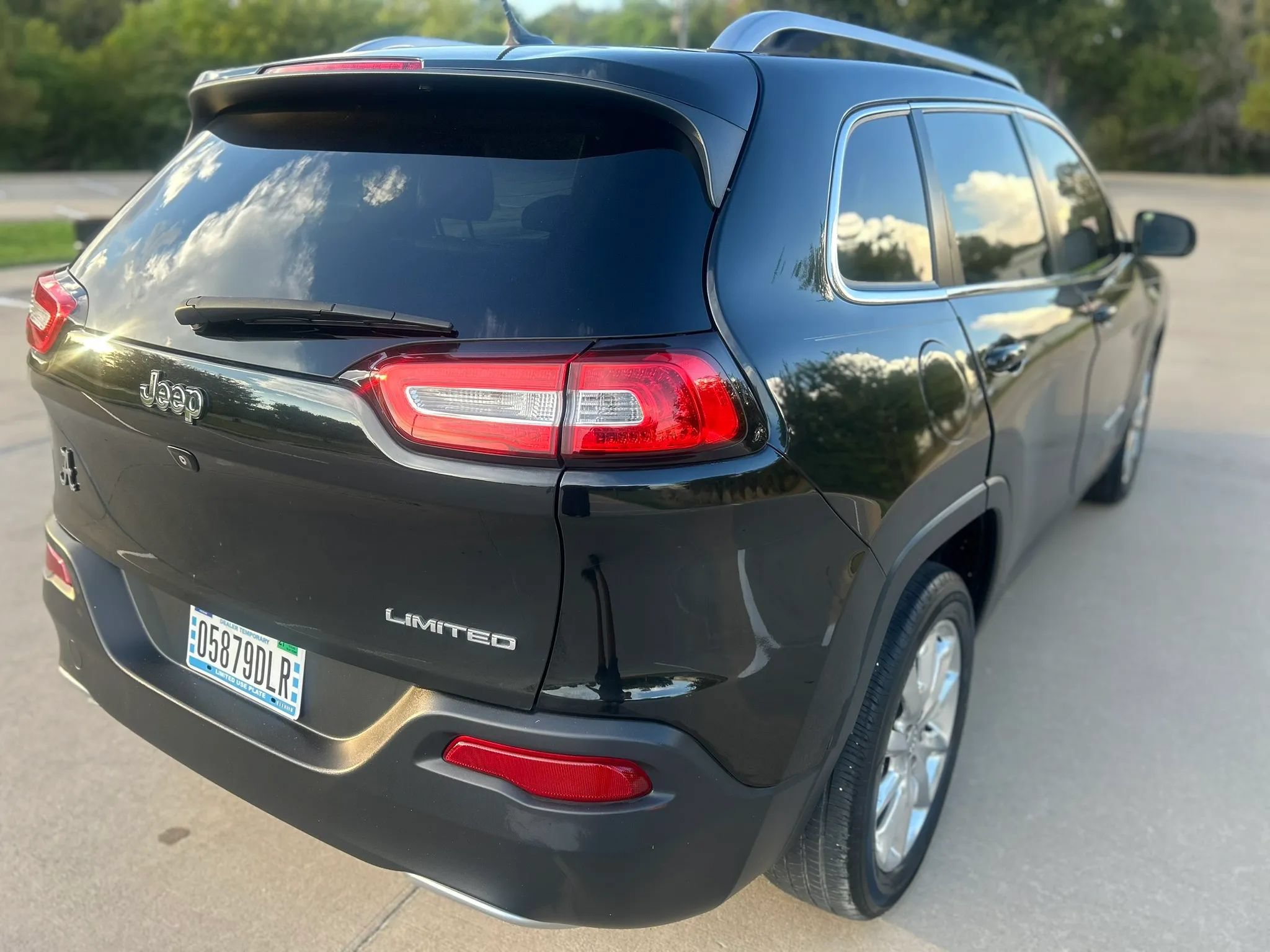 Used 2015 Jeep Cherokee Limited FWD image 6