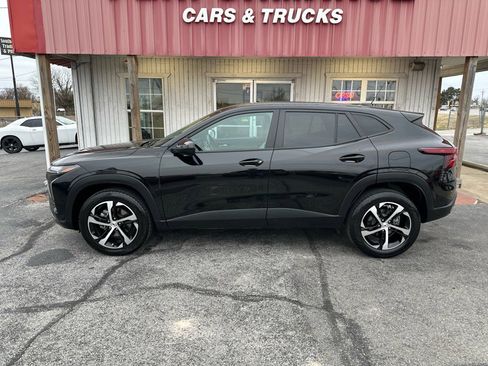 Used 2024 Chevrolet Trax RS image 11