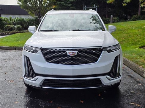 New 2025 Cadillac XT6 Luxury image 8