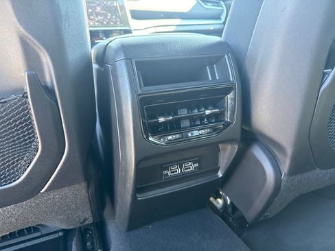 Used 2025 Jeep Grand Cherokee Laredo AWD/4WD image 22