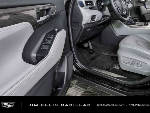 Used 2021 Toyota Highlander Platinum AWD/4WD image 7