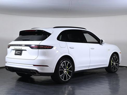 Certified 2023 Porsche Cayenne Turbo S AWD/4WD image 7