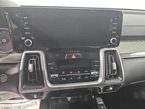 Used 2023 Kia Sorento EX image 19