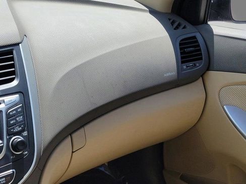 Used 2012 Hyundai Accent GLS FWD image 29