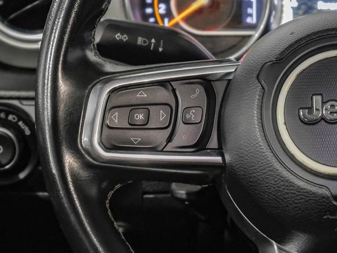 Used 2018 Jeep Wrangler Unlimited Sahara image 16