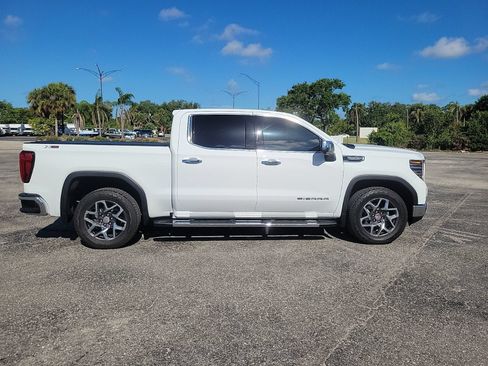 Used 2023 GMC Sierra 1500 SLT w/ SLT Premium Package AWD/4WD image 5