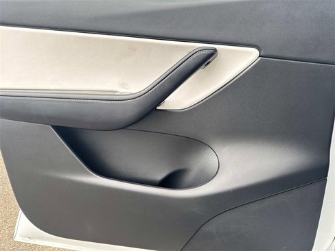 Used 2021 Tesla Model Y Performance image 13