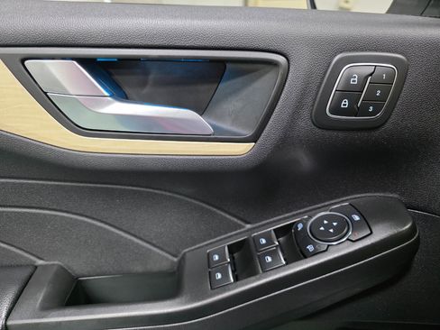 Used 2022 Ford Escape Titanium w/ Titanium Premium Package image 18