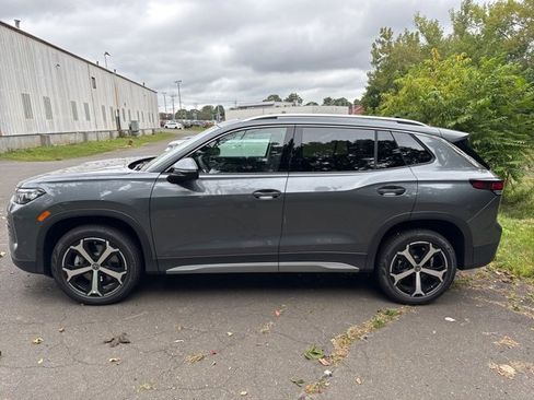 New 2025 Volkswagen Tiguan SE image 4