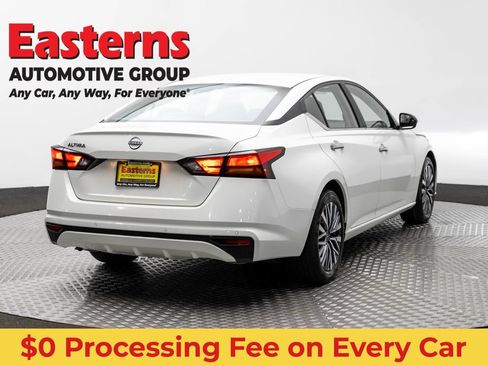 Used 2025 Nissan Altima 2.5 SV FWD image 5