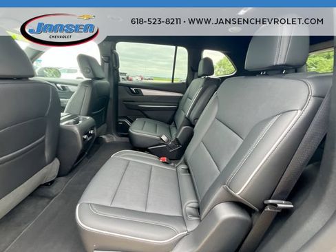 Used 2025 Buick Enclave Preferred AWD/4WD image 25