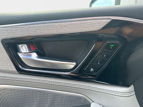 Used 2022 Acura MDX SH-AWD w/ Advance Package image 18