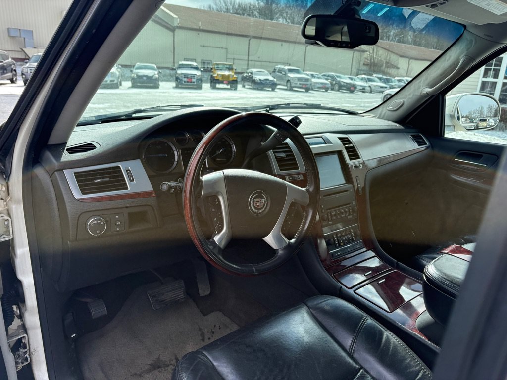 Used 2007 Cadillac Escalade AWD w/ Information Package image 16