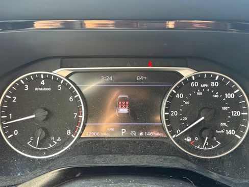 Used 2023 Nissan Pathfinder SL AWD/4WD image 16