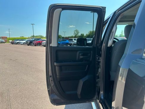 Used 2018 RAM 1500 Express w/ Express Value Package AWD/4WD image 22