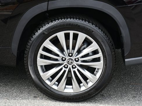 Certified 2021 Toyota Highlander Platinum image 24