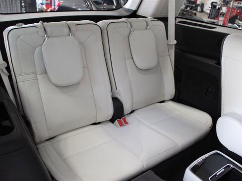 Used 2023 Lincoln Aviator Black Label w/ Class IV Trailer Tow Package image 18