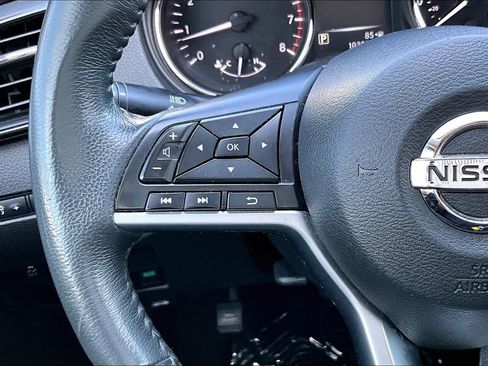 Used 2017 Nissan Rogue SV w/ Midnight Edition Package image 23