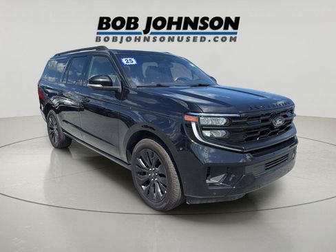 Used 2025 Ford Expedition Max Platinum w/ Stealth Appearance Package AWD/4WD image 3