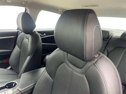 Used 2025 Genesis G70 2.5T image 27